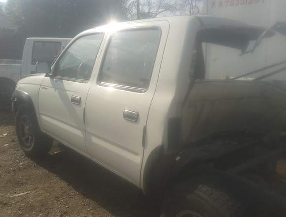 Vendo Camioneta Toyota Hilux 2002