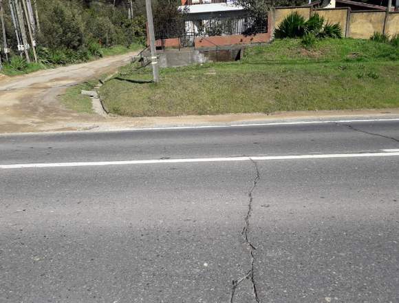 VENDO CASA-TERRENO EN UBICACIÓN PRIVILEGIADA