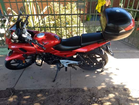 Bajaj Rouser 220 impecable