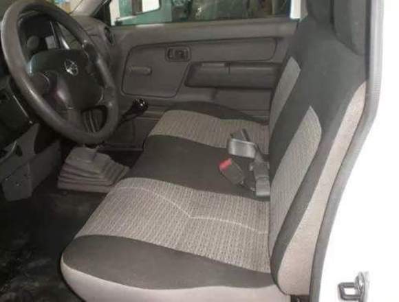 Nissan NP300 estaquitas