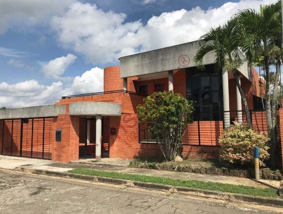 Vendo casa en Altos de Guataparo 04145081591