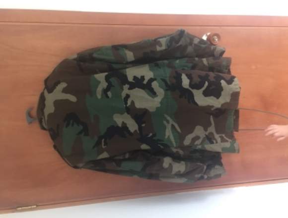 Chaqueta militar casi nueva con envío gratis