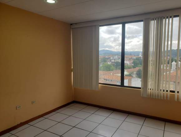 ARRIENDO OFICINA CON EXCELENTE UBICACIÓN