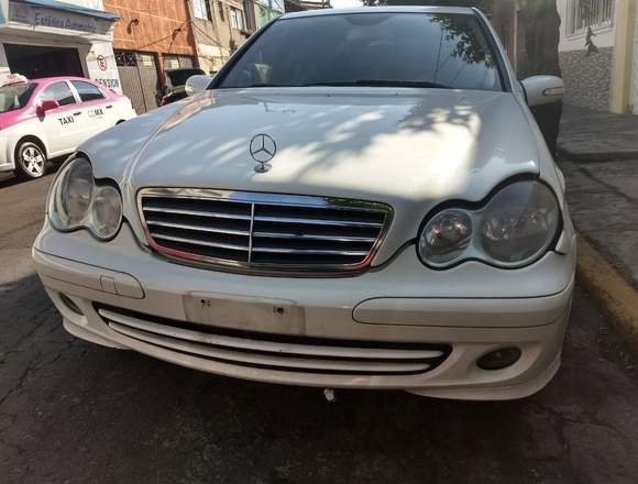 Mercedes C280 2006 para reparar