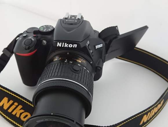 VENDO CÁMARA REFLEX MARCA NIKON D5600 + ACCESORIOS