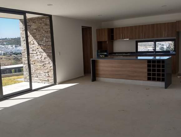 Venta Casa con Recámara en PB dentro de. Altozano