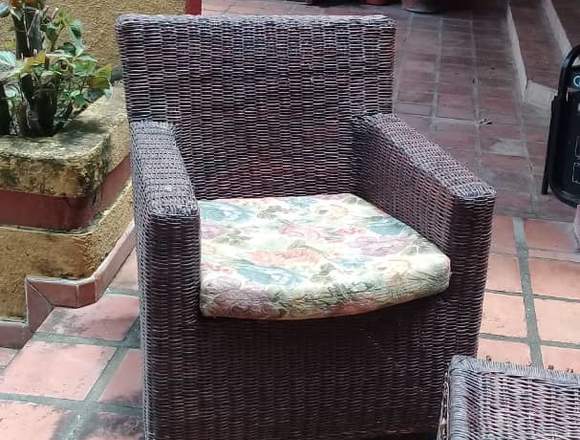 EN VENTA BONITO JUEGO DE MUEBLES DE RATTAN