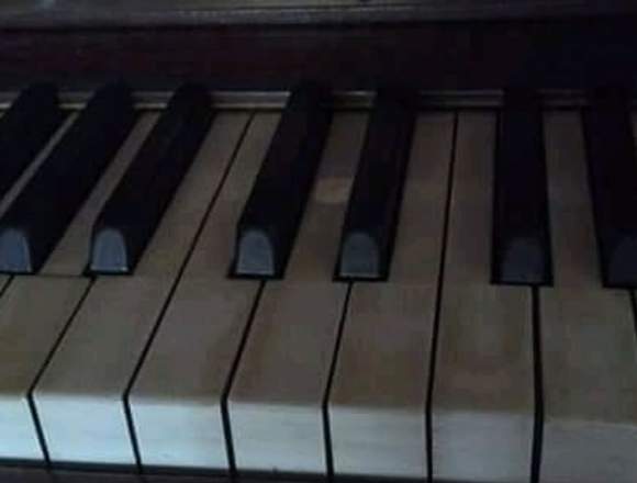 Clases de můsica. Piano y guitarra