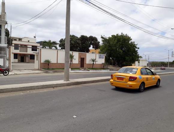 Terreno y casa comercial Manta