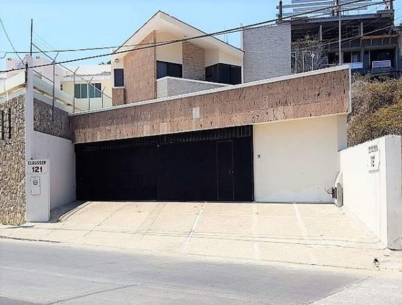 Casa frente al Malecón con vista al mar