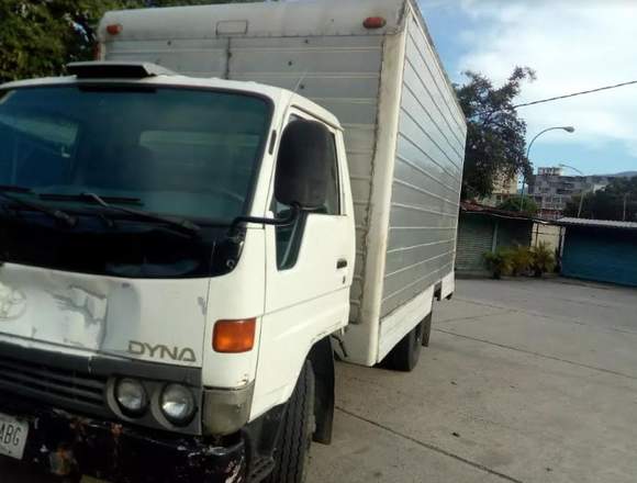 CAMIÓN TOYOTA DYNA año 2002