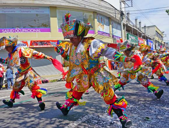 DANZANTES DE TIJERAS YAWAR CHICCHI PERU