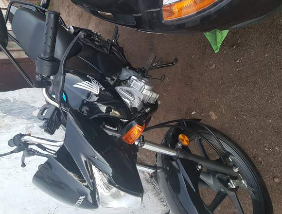 VENDO MOTO HONDA CB 1 AÑO 2018