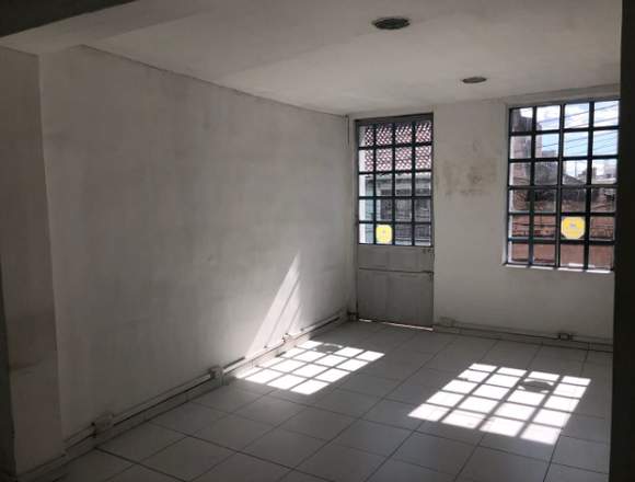 VENDO CASA COMERCIAL CON LICENCIA INSTITUCIONAL