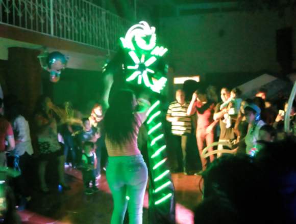 "DIVERTIDO ROBOT LED PARA ANIMAR TUS FIESTAS"