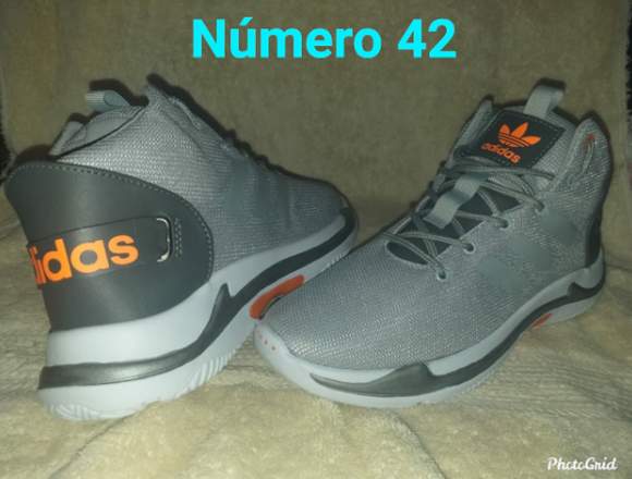 Botas deportivas nuevas 