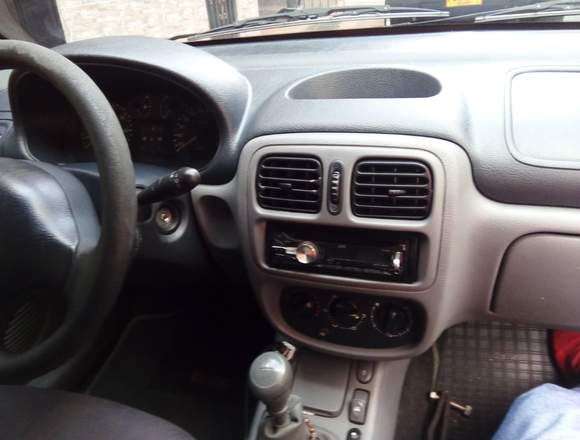 Se vende clio 2 muy bonito