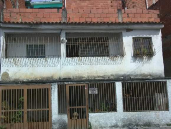 Casa ubicada en calle Ppal del sector las casitas