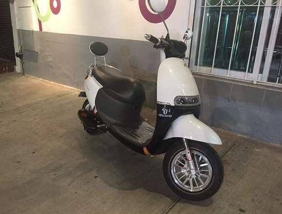 Moto tipo scooter Smart Ride, %100 electrica.