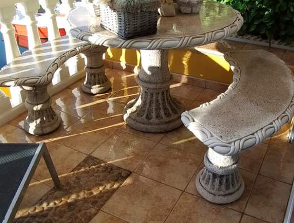 Mesa de piedra y 3 bancos para jardin o terraza