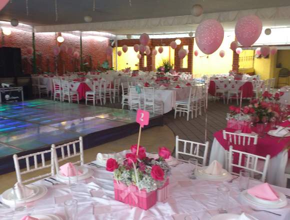 Jardín eventos con banquete