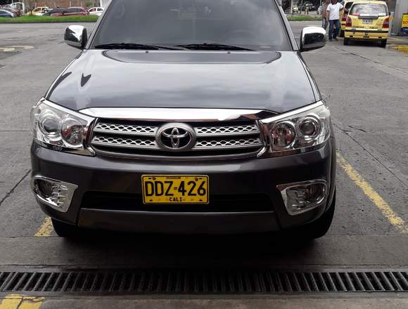 vendo camioneta toyota fortuner 