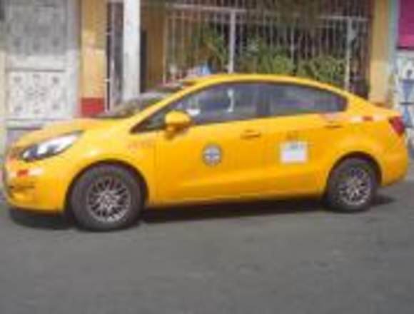 SE VENDE TAXI CON PUESTO EN LA COOPERATIVA 