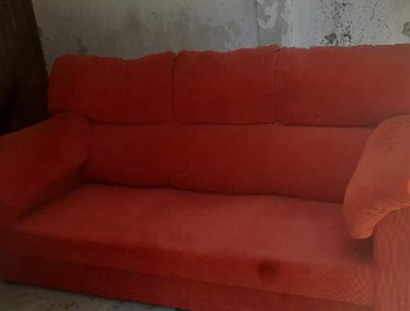 Sillon de tres cuerpos tiene sus 3 almohadones