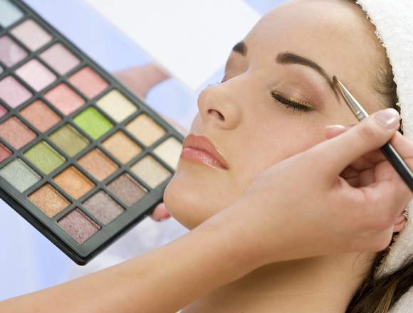 Cursos y Servicio Maquillaje con Emy More Makeup
