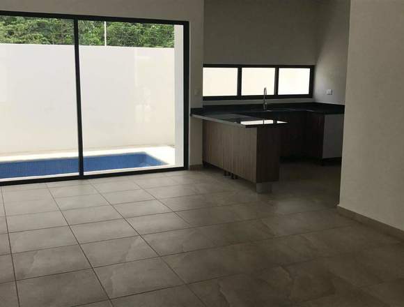 Casa residencial dentro arbolada 