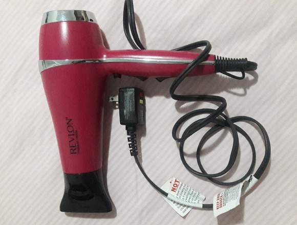 Secador con poco uso Marca REVLON TITANIUM 1875W