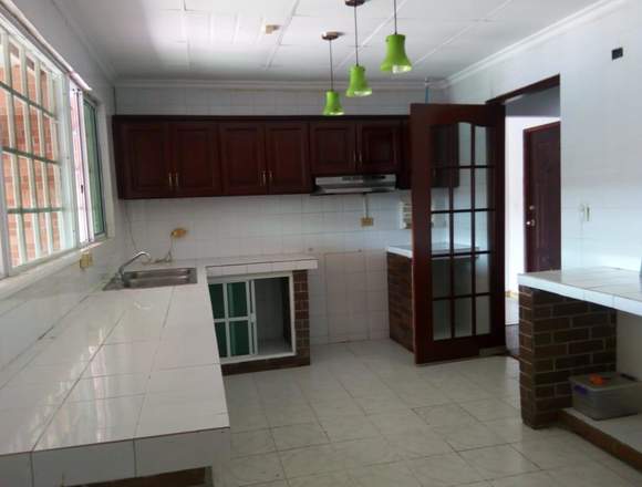 VENDO HERMOSA CASA EN COLON SAN JUDAS 240MTS2