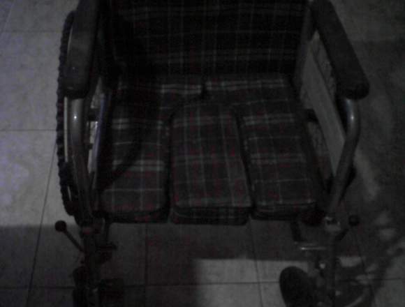 VENDO SILLA DE RUEDAS EN BUENAS CONDICIONES