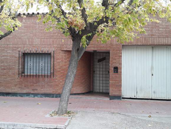 VENDO CASA CENTRICA EN MAIPU