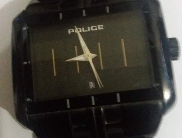 Reloj de marca Police