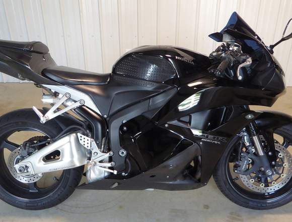 2011 Honda CBR600RR en excelentes condiciones