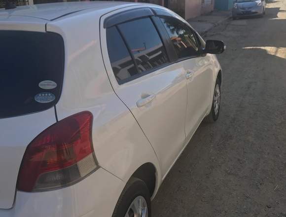 Vendo Toyota vitz en buenas condiciones 