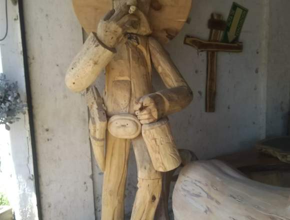 Figuras artesanales de madera 