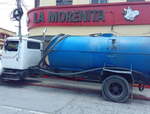 DISTRIBUCIÓN DE AGUA POTABLE EN CAMIONES CISTERNA 