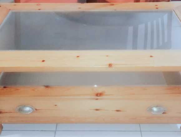 Mesa de madera y cristal 