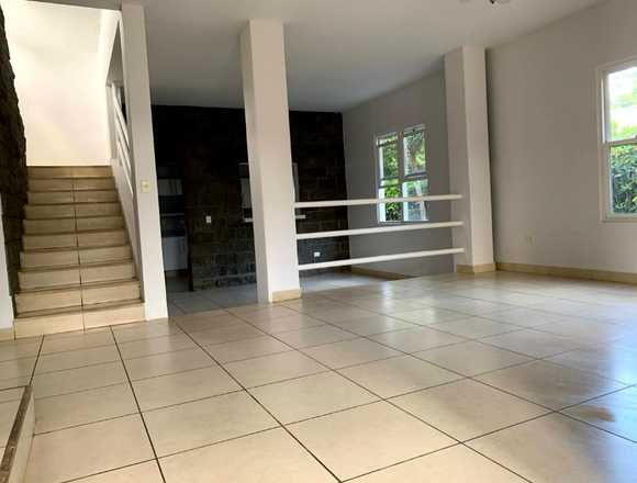 Renta Casa Villa Fontana: 4 Habitaciones