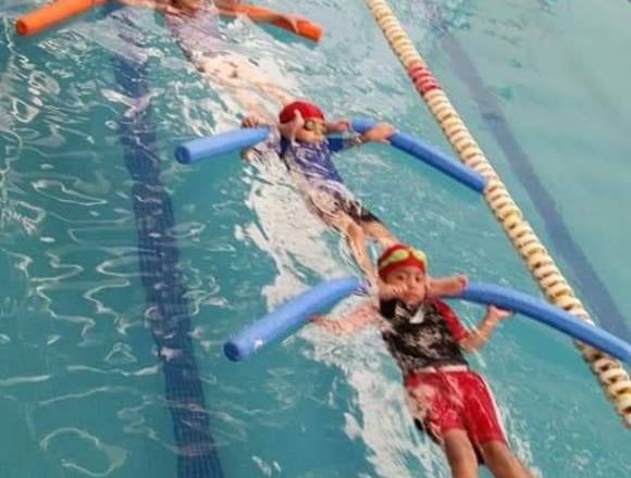 CLASES PARTICULARES O GRUPALES DE NATACIÓN