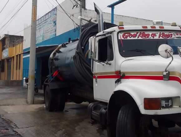 AGUA EN CAMIONES CISTERNA 