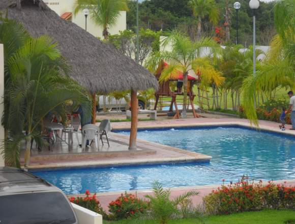 SE RENTA CASA EN COTO PRIVADO, MANZANILLO