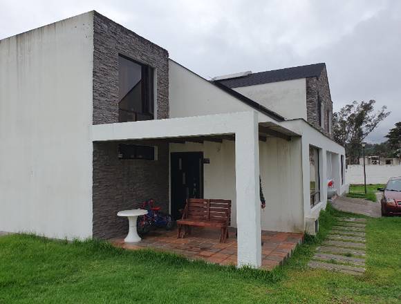 Hermosa Casa En Venta En El Sector De Pomasqui