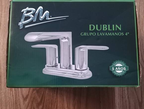 Se Vende Llave Doble para Lavamanos Nueva!