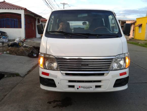 Nissan Urvan (Blanco) 2012