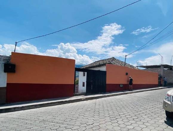 Casa con terreno en el Ejido cerca de Supermaxi 