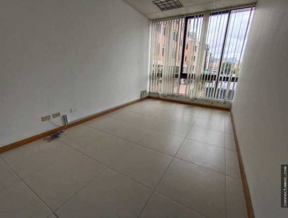 Arriendo Oficina 45 m2, dos áreas indep., Incluye administración.