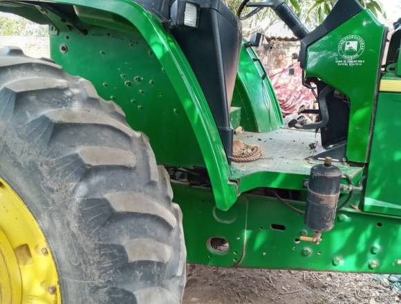 SE VENDE TRACTOR JOHN DEERE 7500 AÑO 2000